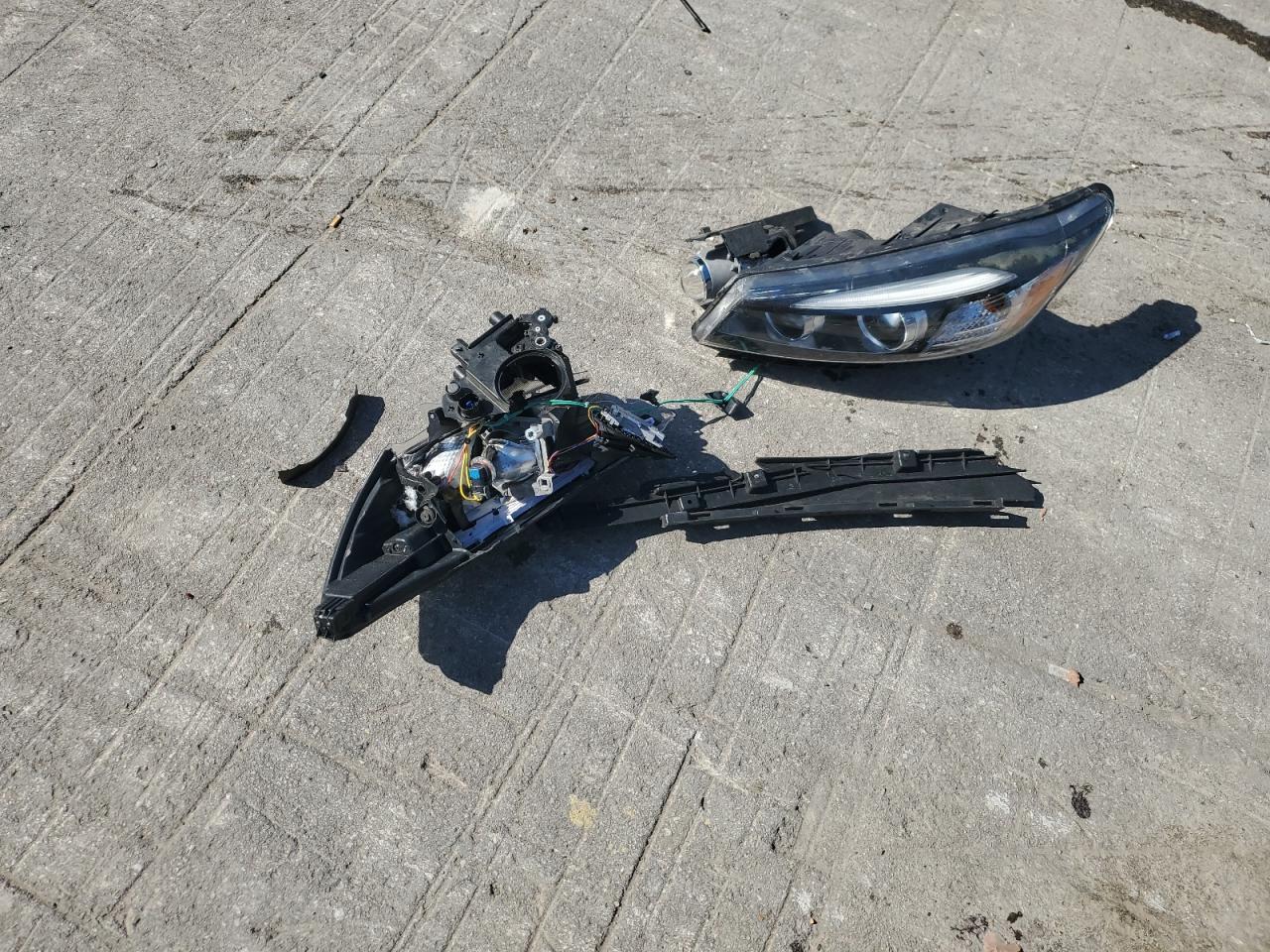 2018 KIA Sorento VIN 5XYPG4A33JG424813 Copart auction photo, front end damage thumbnail 13