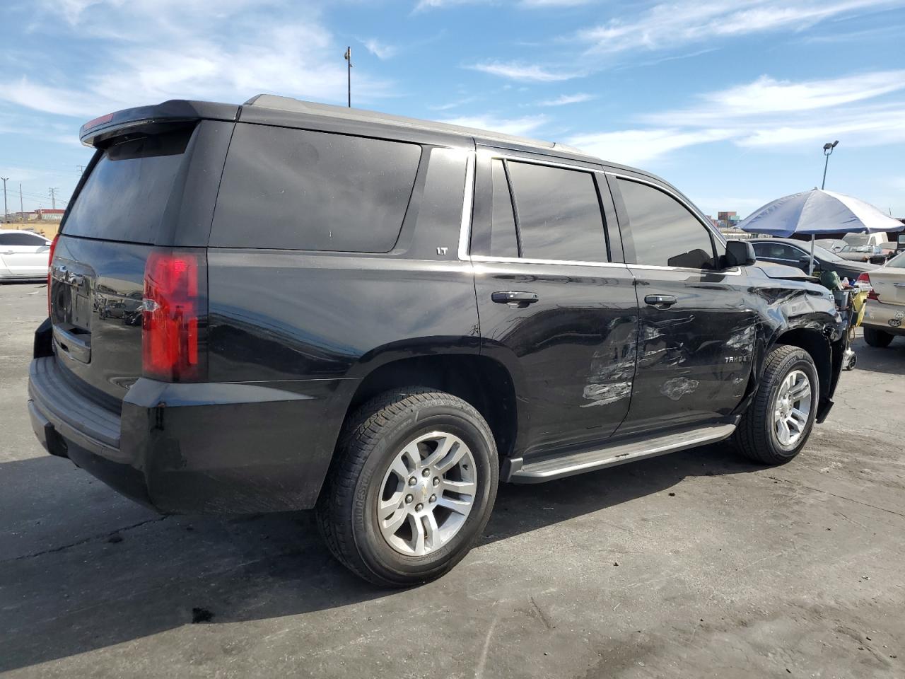 2018 Chevrolet Tahoe VIN 1GNSCBKC4JR378538 Copart auction photo, front end / side damage thumbnail 3
