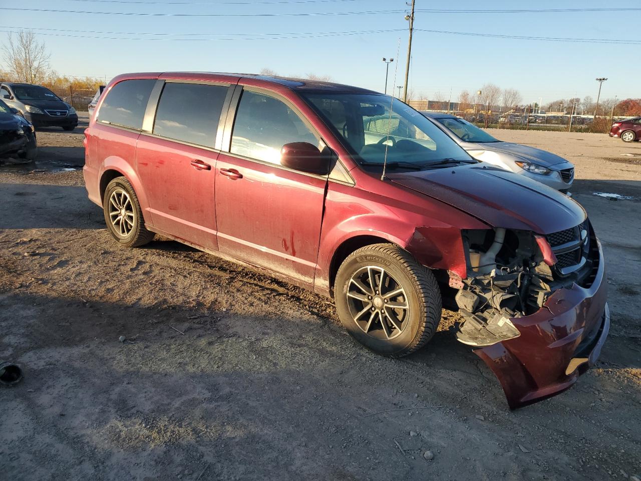 2018 Dodge Caravan VIN 2C4RDGBG3JR136550 Copart auction photo, front end / minor dent/scratches damage thumbnail 4