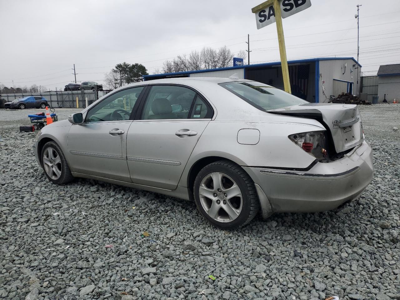 2005 Acura RL VIN JH4KB16535C013986 Copart auction photo, rear end / minor dent/scratches damage thumbnail 2