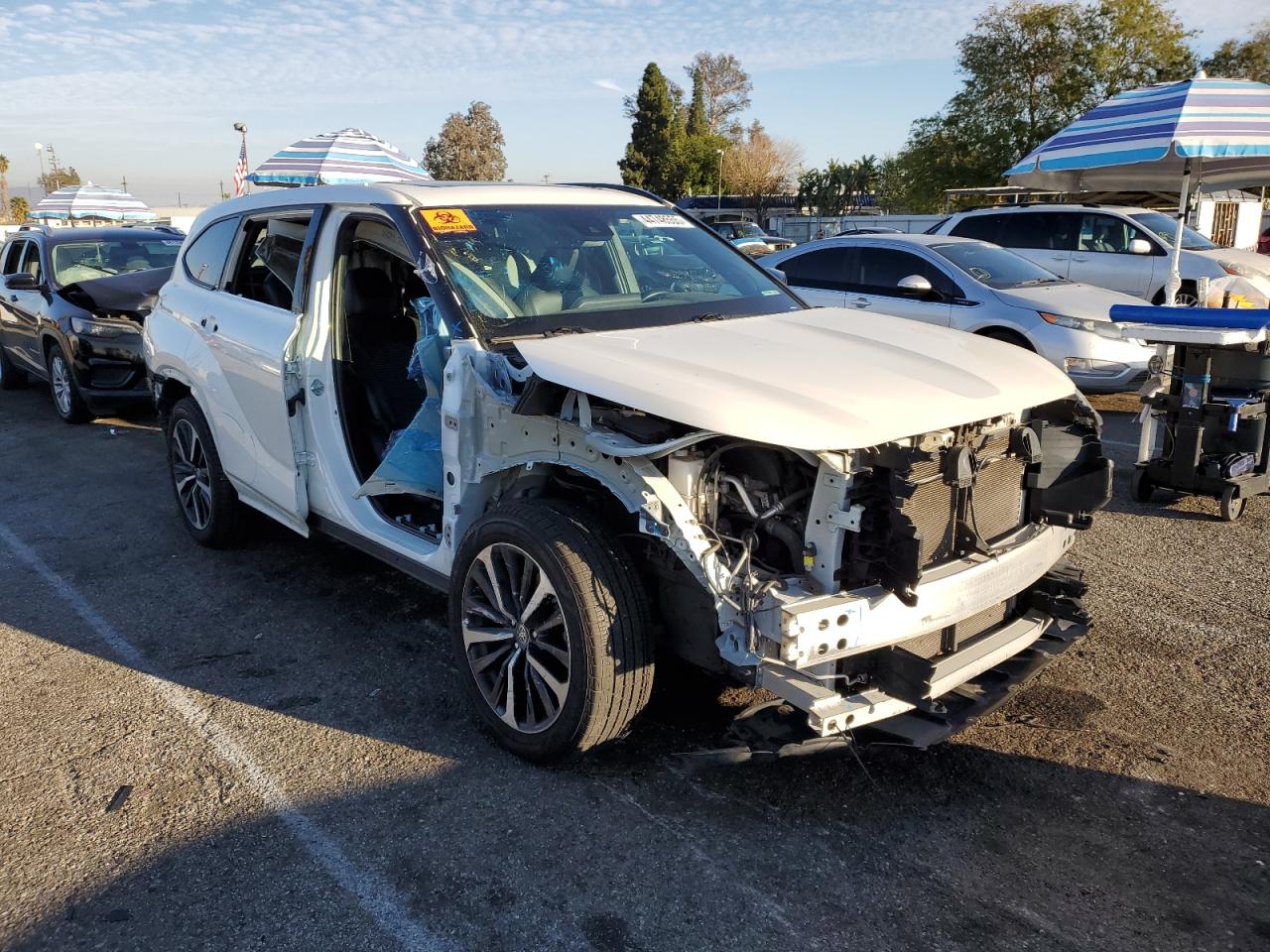 2021 Toyota Highlander VIN 5TDJZRAH0MS063136 Copart auction photo, all over / minor dent/scratches damage thumbnail 4