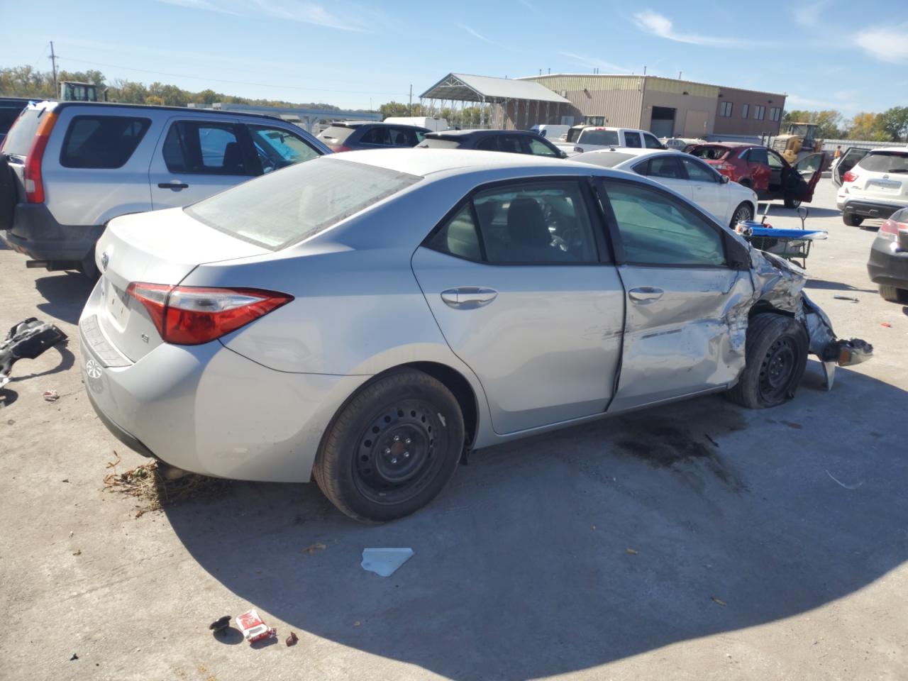 2014 Toyota Corolla VIN 5YFBURHE4EP103002 Copart auction photo, front end / side damage thumbnail 3