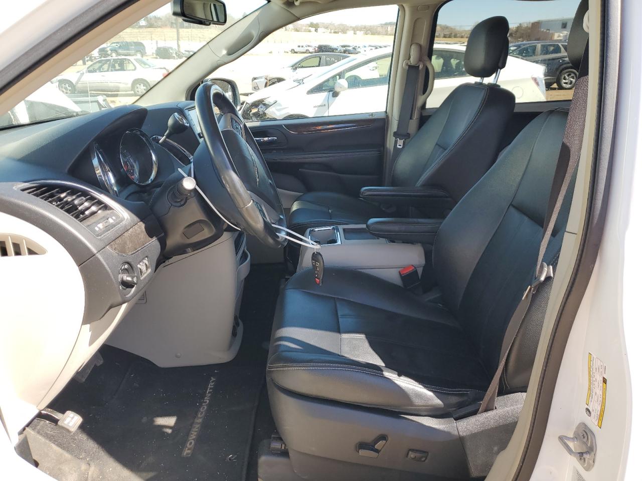2016 Chrysler Town & Country VIN 2C4RC1BG4GR280665 Copart auction photo, minor dent/scratches damage thumbnail 7
