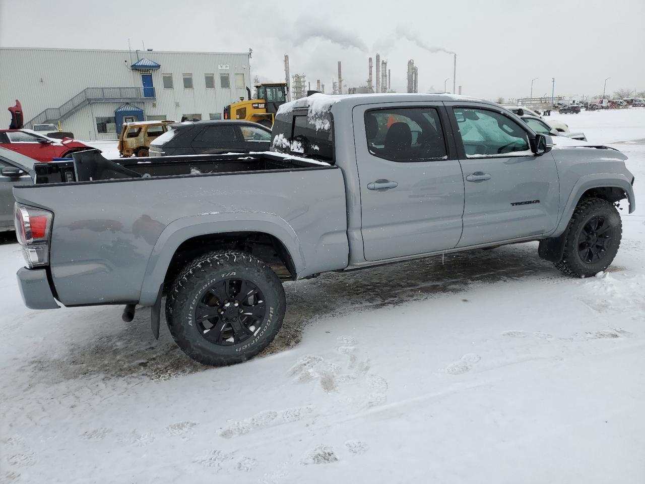 2021 Toyota Tacoma VIN 5TFDZ5BN5MX057899 Copart auction photo, front end / rear end damage thumbnail 3