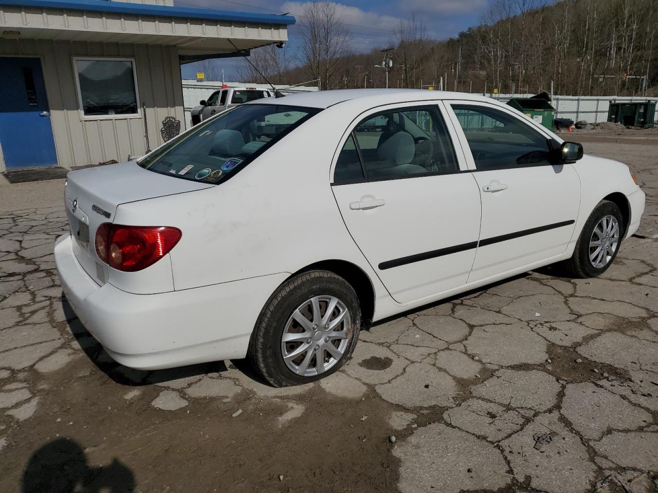 2008 Toyota Corolla VIN 2T1BR32E98C933003 Copart auction photo, front end / side damage thumbnail 3