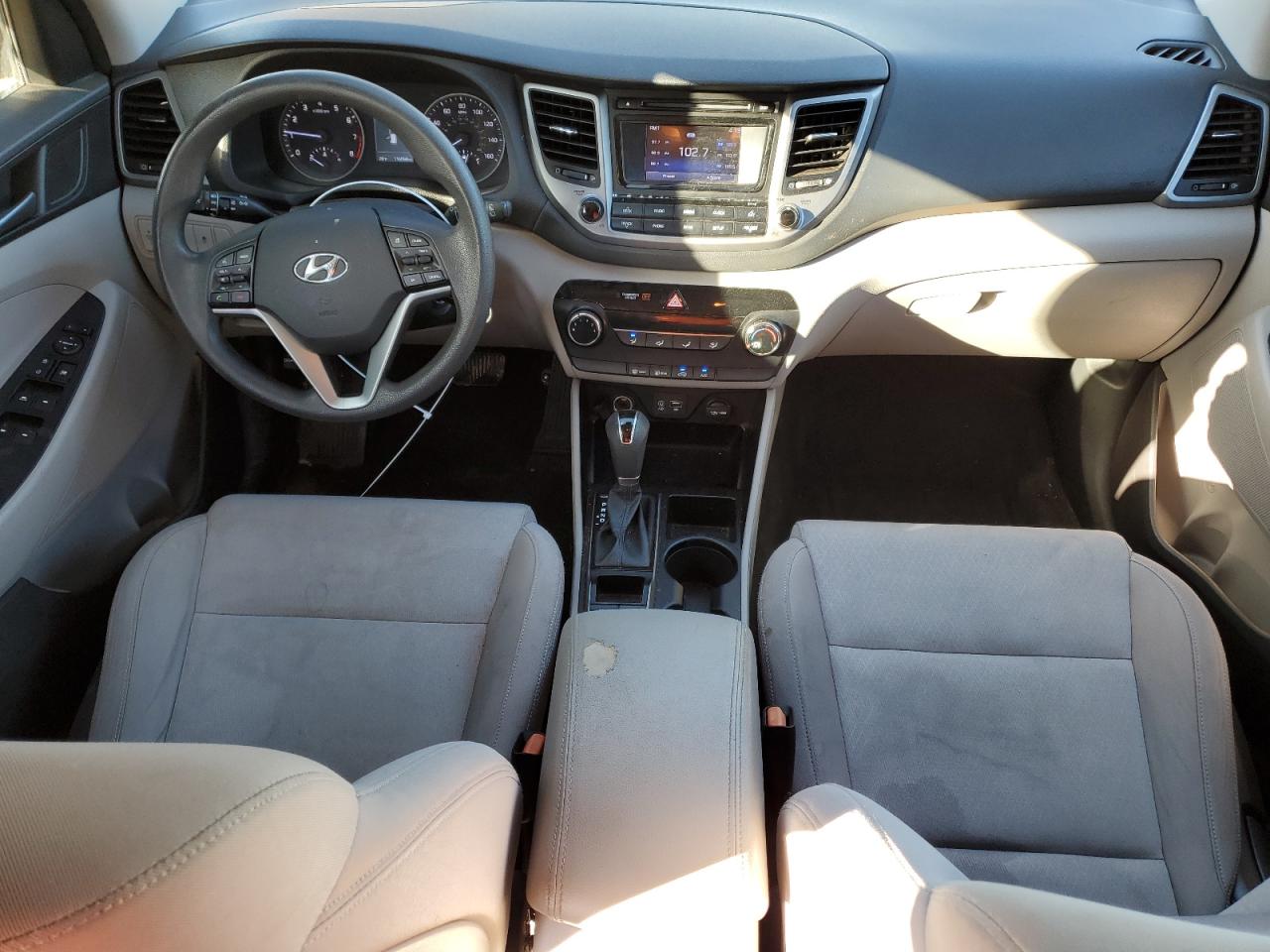 2016 Hyundai Tucson VIN KM8J33A43GU239460 Copart auction photo, rear end / minor dent/scratches damage thumbnail 8