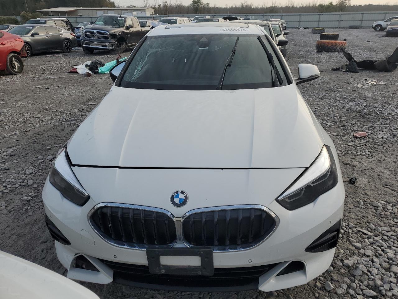 2022 BMW 2er VIN WBA73AK0XN7L08006 Copart auction photo, side / front end damage thumbnail 5