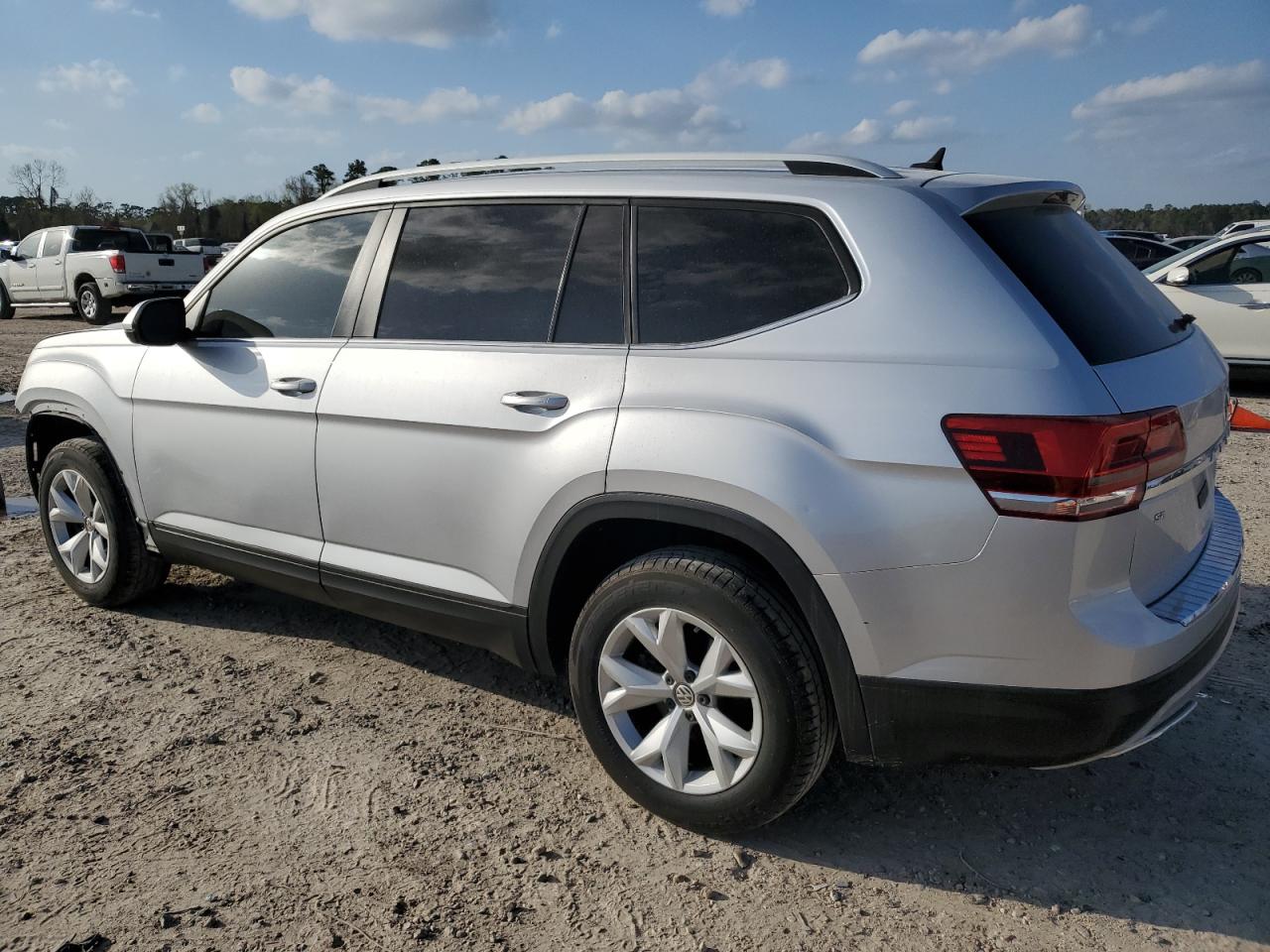 2018 Volkswagen Atlas VIN 1V2CP2CA6JC575338 Copart auction photo, front end / minor dent/scratches damage thumbnail 2