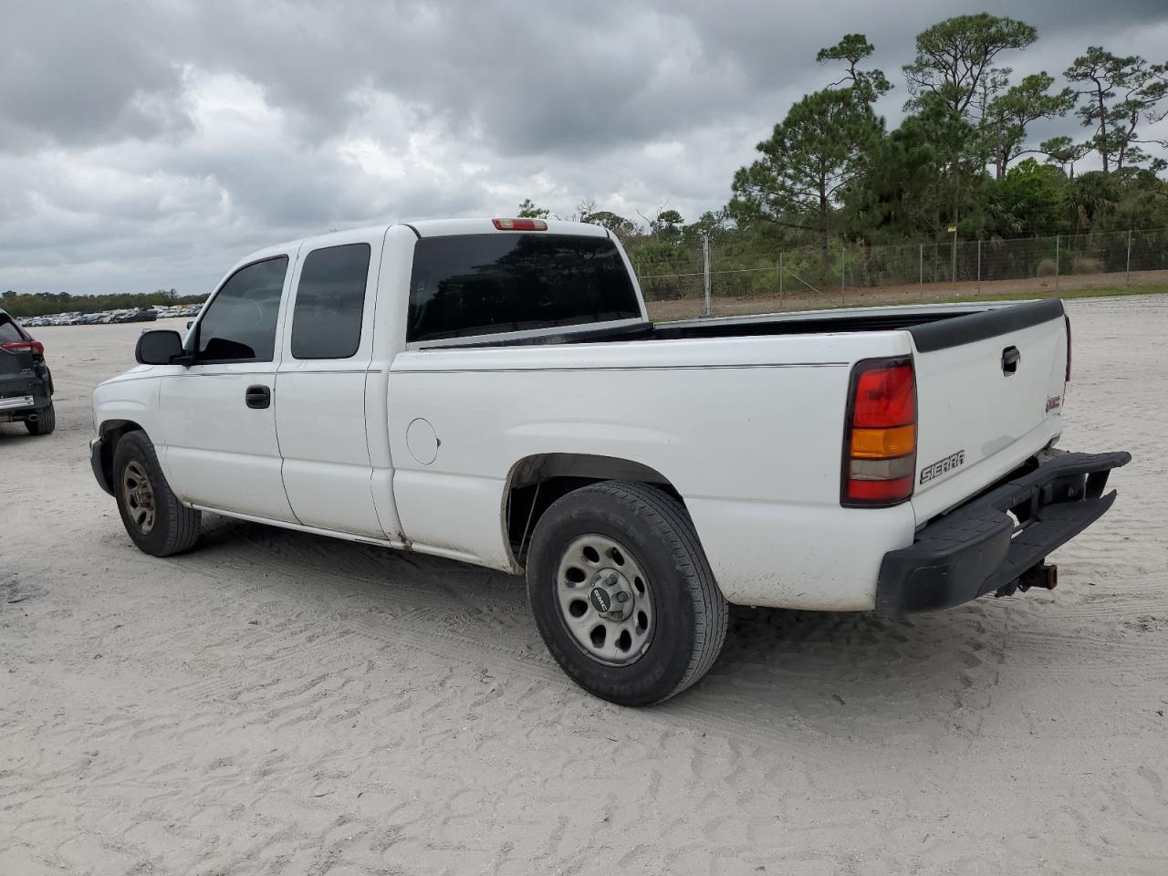 2007 GMC Sierra VIN 1GTEC19X97Z115446 Copart auction photo, rear end / minor dent/scratches damage thumbnail 2