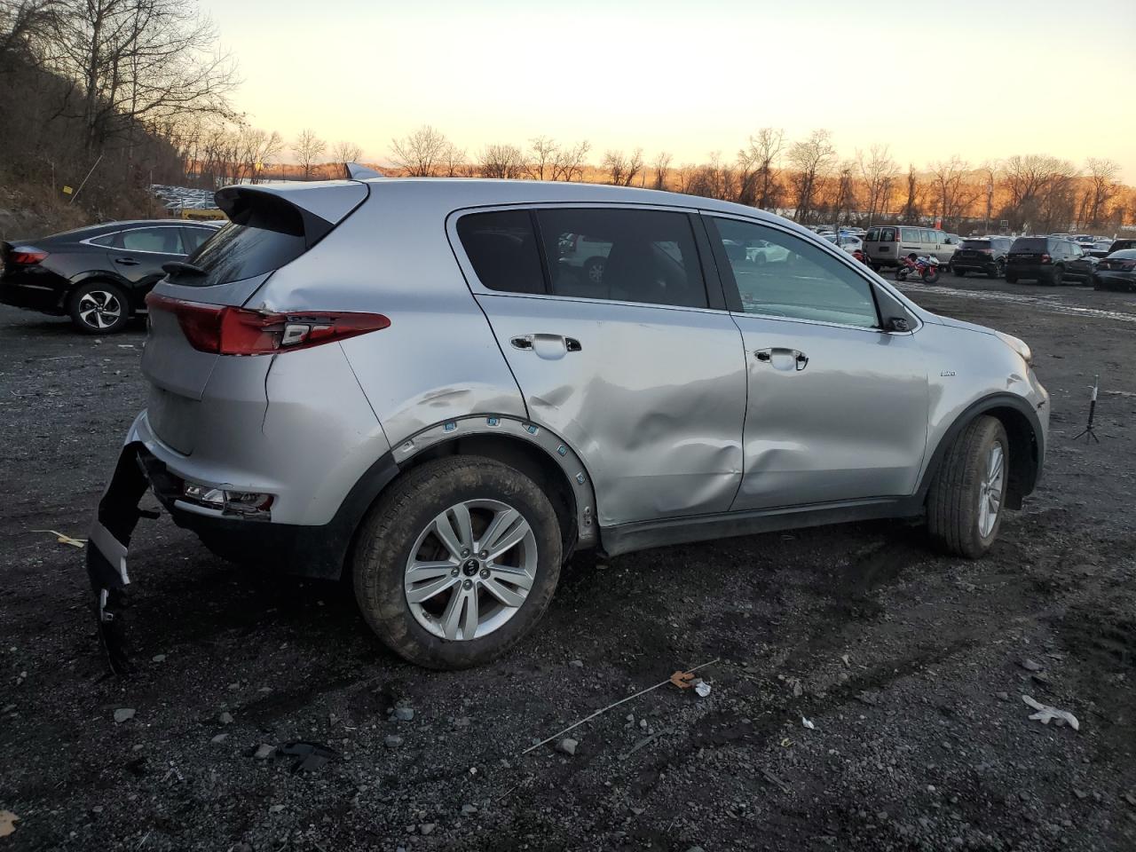 2017 KIA Sportage VIN KNDPMCAC6H7187129 Copart auction photo, all over / front end damage thumbnail 3