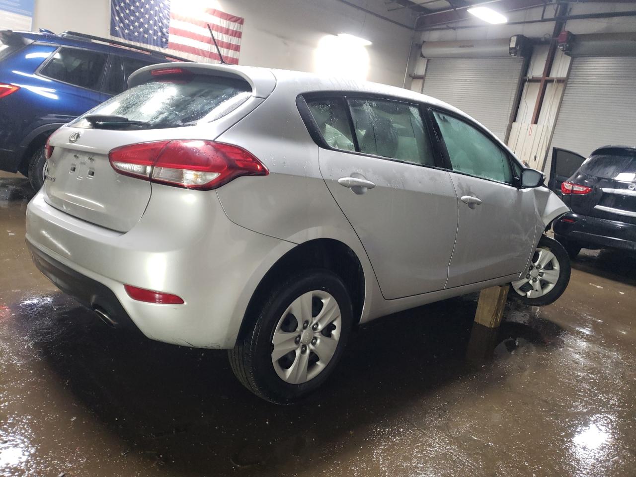 2017 KIA Forte VIN KNAFK5A8XH5697288 Copart auction photo, front end damage thumbnail 3