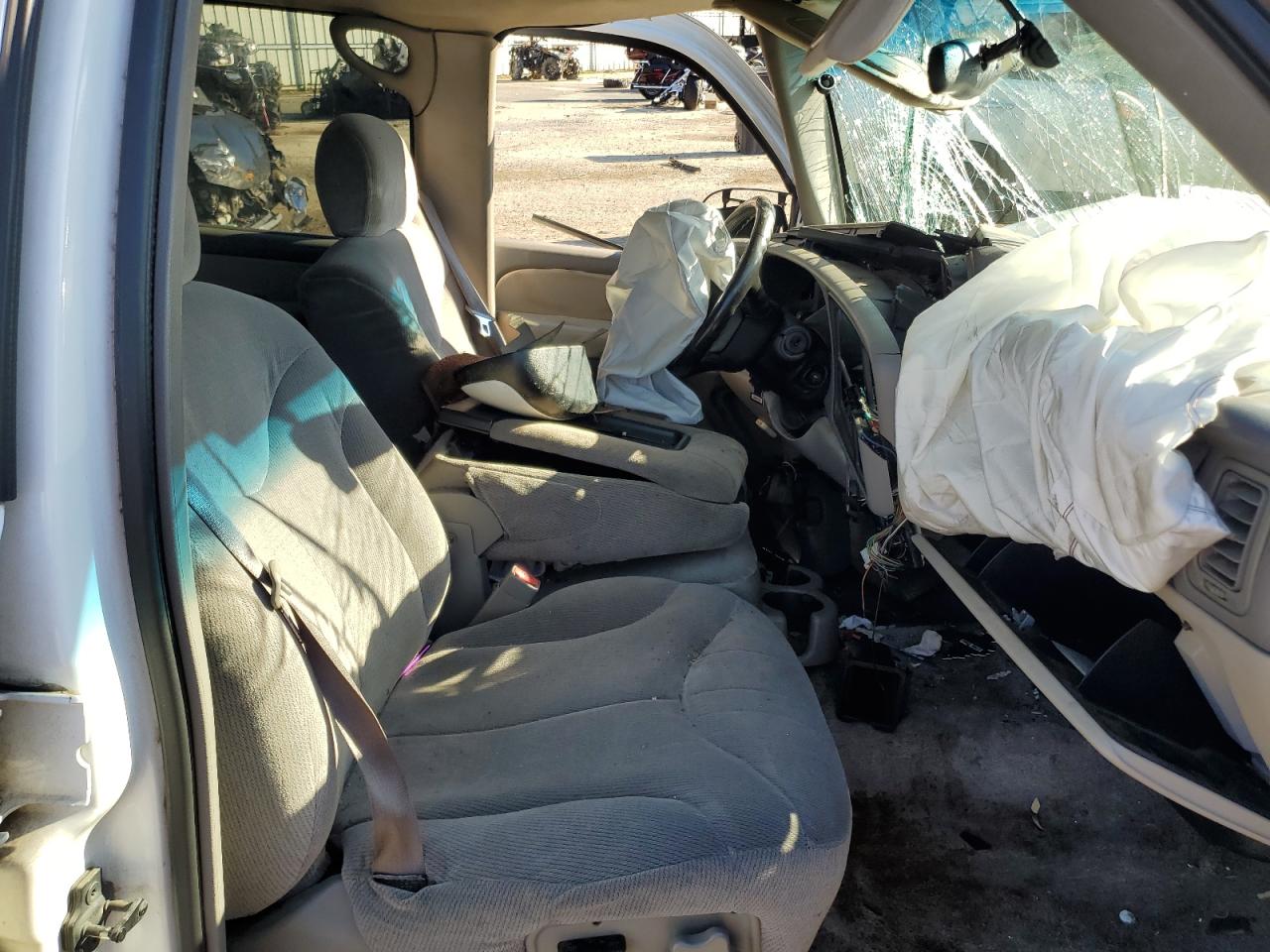 2002 GMC Yukon VIN 3GKEC16Z92G209569 Copart auction photo, all over / minor dent/scratches damage thumbnail 7