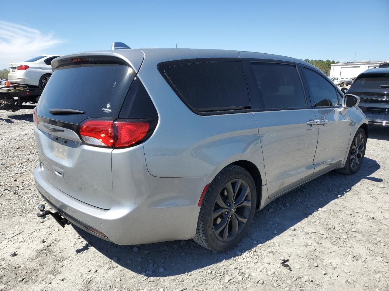 2018 Chrysler Pacifica VIN 2C4RC1FGXJR361834 Copart auction photo, front end / side damage thumbnail 3