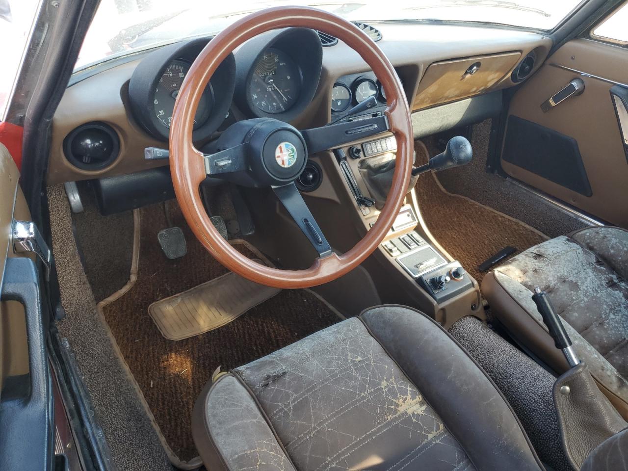 1982 Alfa Romeo Giulia VIN ZARBA5416C1014866 Copart auction photo, water/flood damage thumbnail 8
