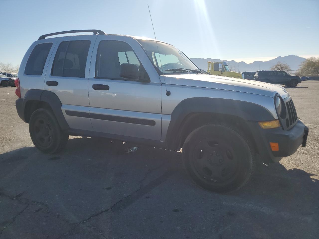 2007 Jeep Liberty (North America) VIN 1J4GL48K07W670829 Copart auction photo, front end damage thumbnail 4