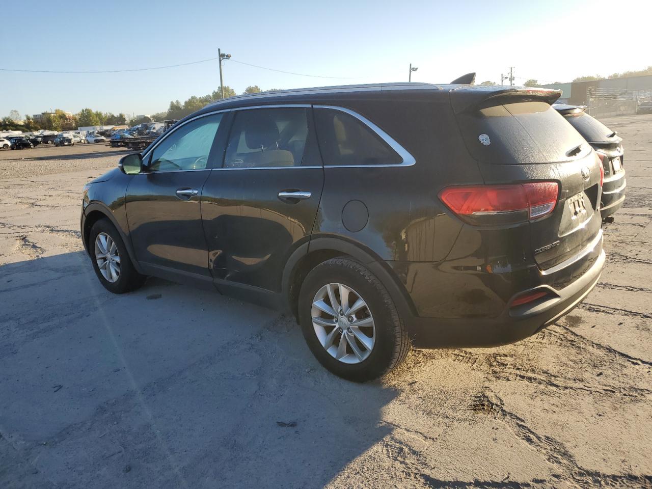 2017 KIA Sorento VIN 5XYPG4A38HG217909 Copart auction photo, minor dent/scratches damage thumbnail 2