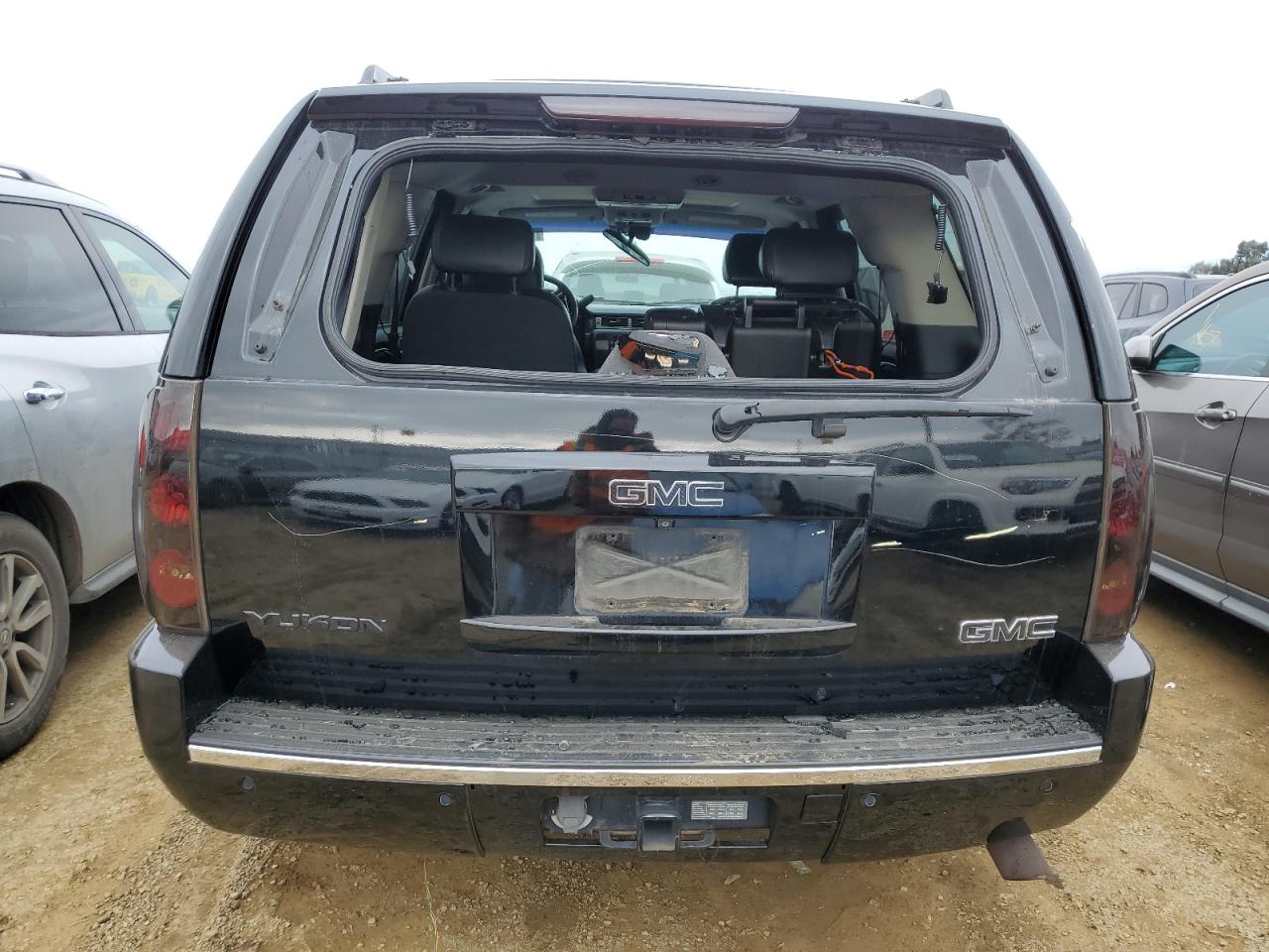 2007 GMC Yukon VIN 1GKFK638X7J339298 Copart auction photo, vandalism damage thumbnail 6