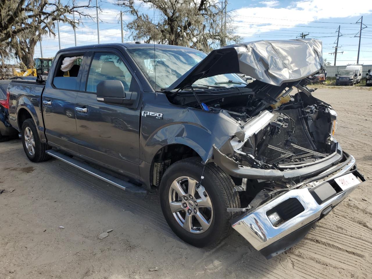 2018 Ford F-150 VIN 1FTEW1CPXJKF87557 Copart auction photo, front end / minor dent/scratches damage thumbnail 4