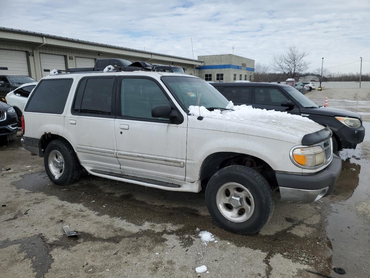 1999 Ford Explorer VIN 1FMZU32E7XUC76809 Copart auction photo, side / rear end damage thumbnail 4
