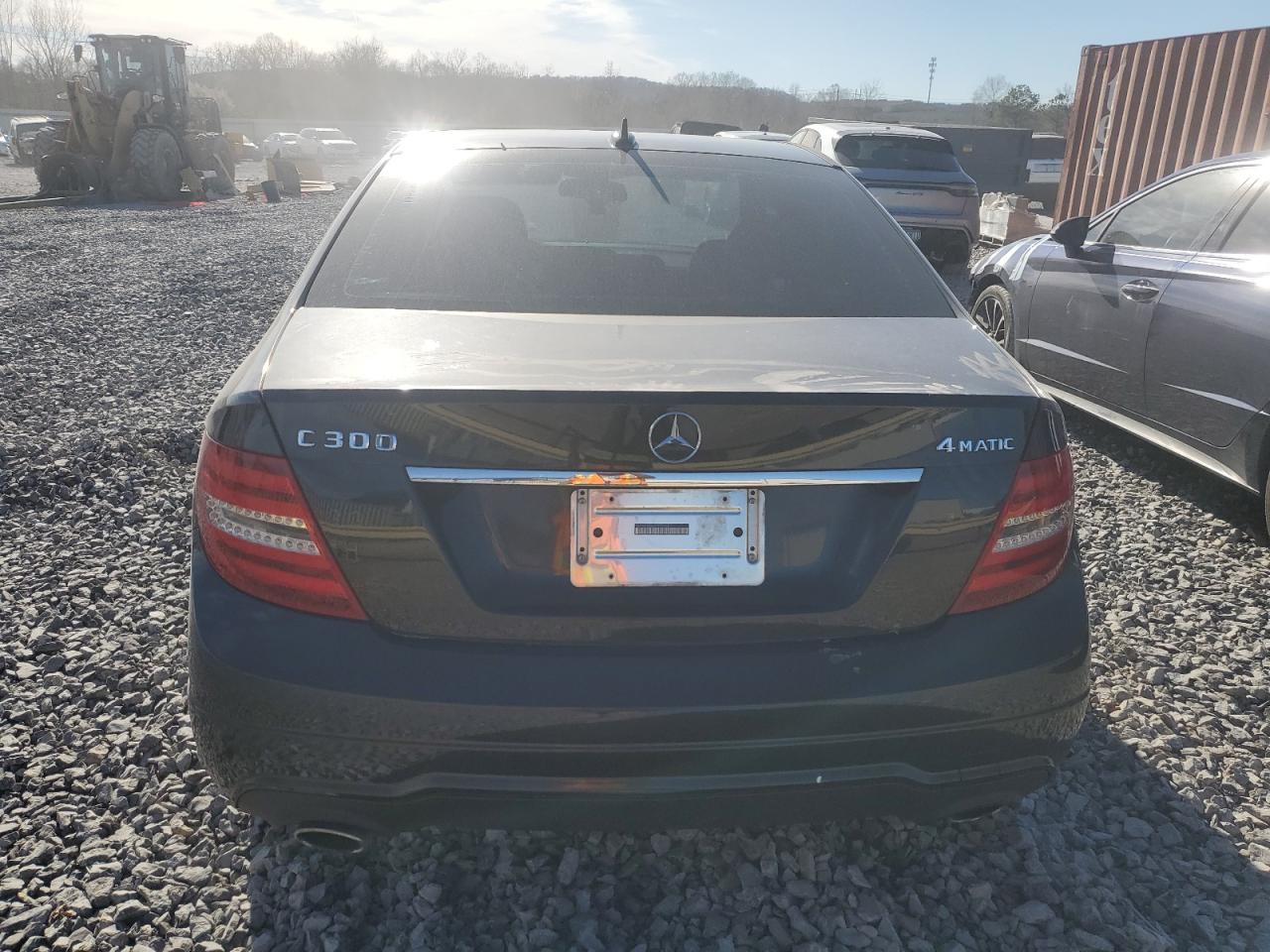 2012 Mercedes-Benz C-klasse VIN WDDGF8BB0CR199261 Copart auction photo, front end damage thumbnail 6