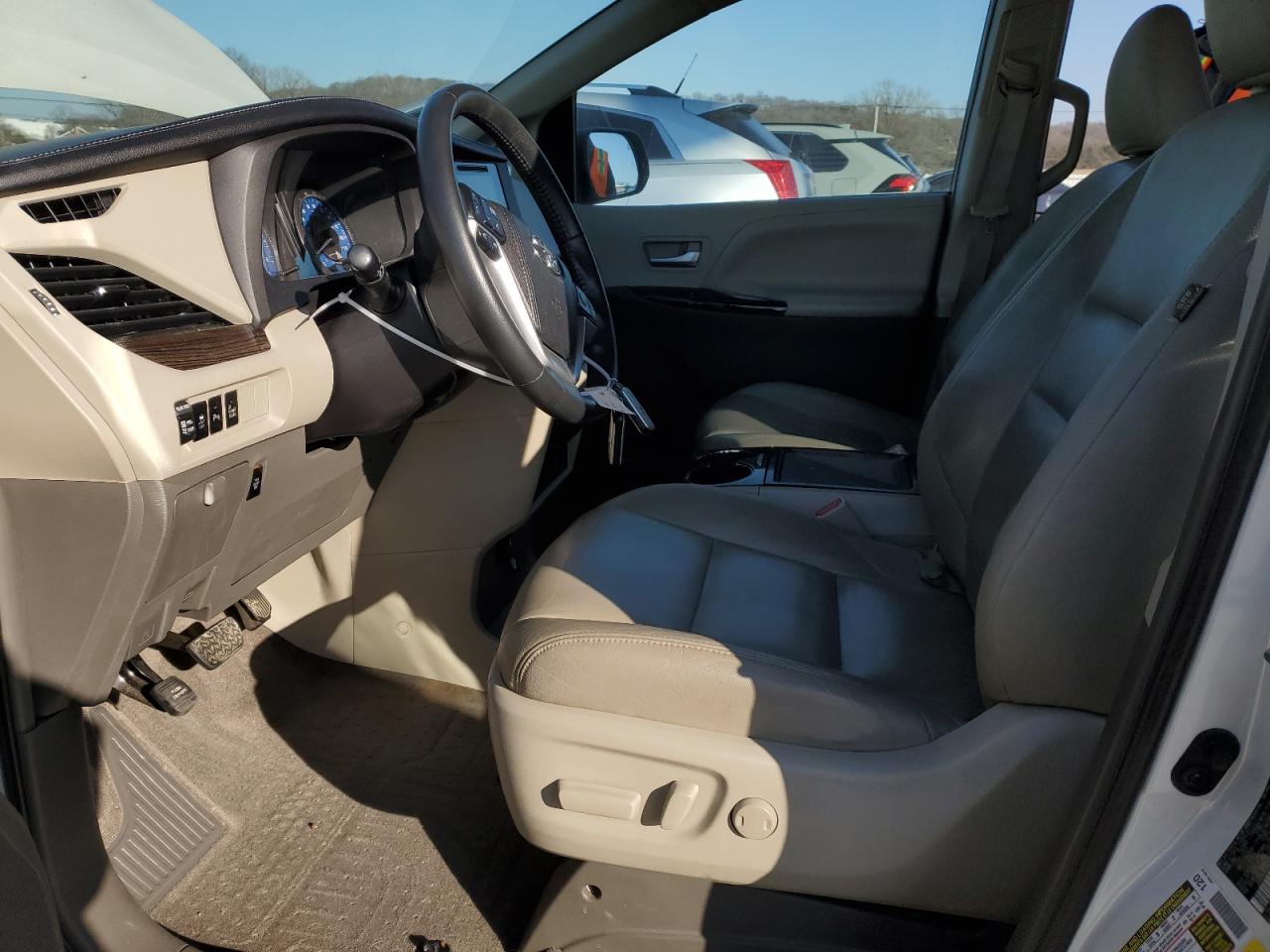 2015 Toyota Sienna VIN 5TDYK3DC8FS640398 Copart auction photo, front end damage thumbnail 7