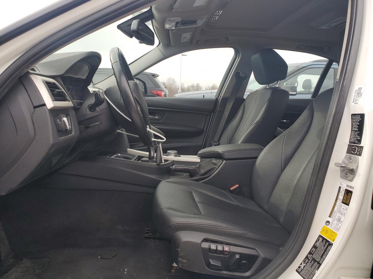 2015 BMW 3er VIN WBA3C3G50FNT51975 Copart auction photo, minor dent/scratches damage thumbnail 7