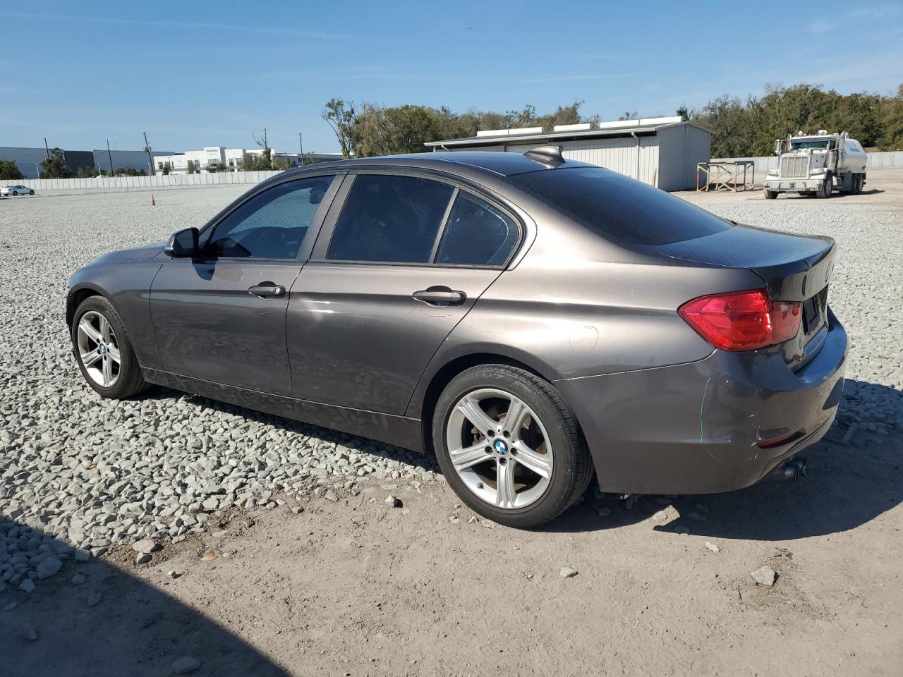 2012 BMW 3er VIN WBA3A5C52CF347519 Copart auction photo, front end / rear end damage thumbnail 2