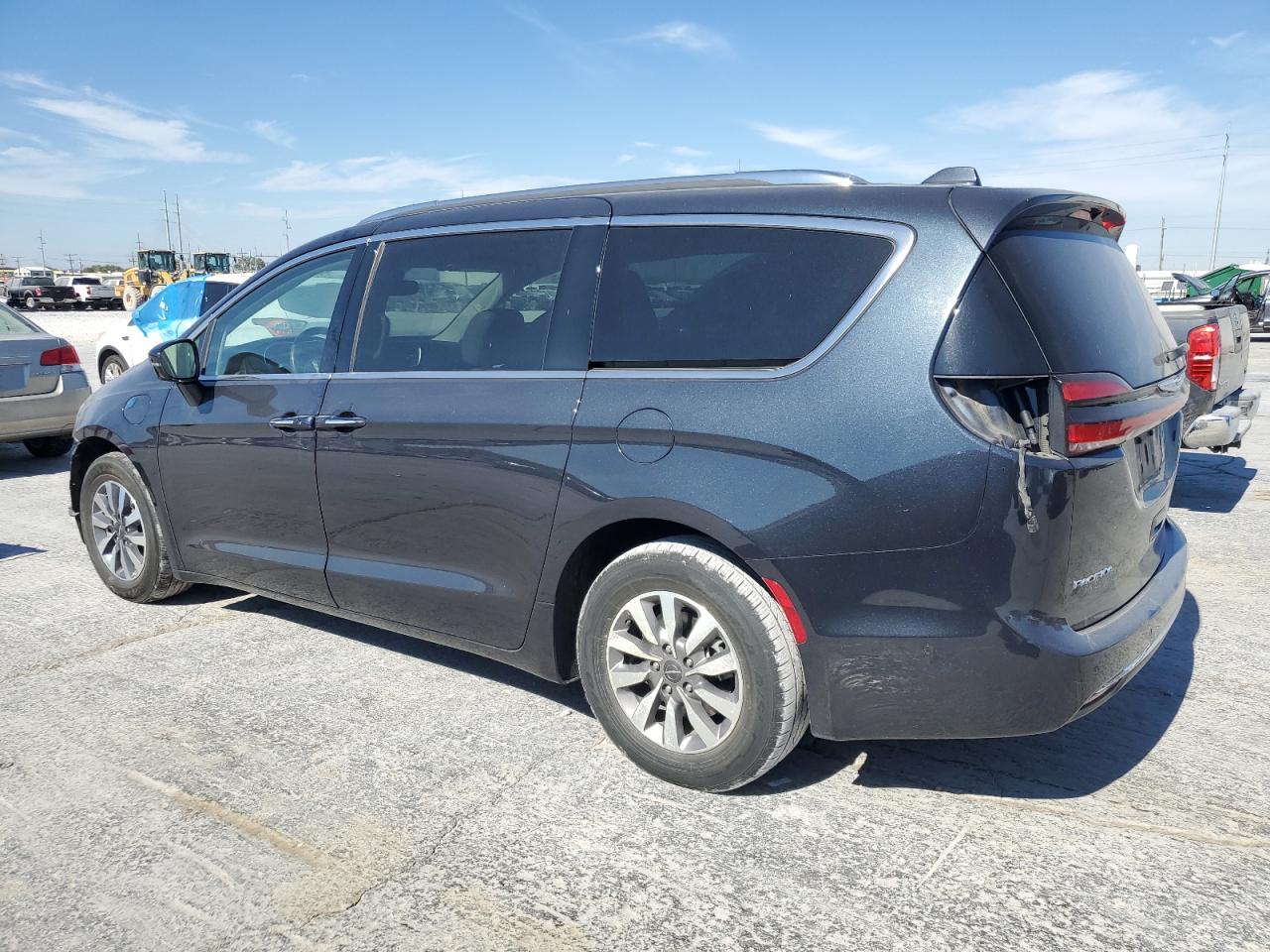 2021 Chrysler Pacifica VIN 2C4RC1L75MR586395 Copart auction photo, all over / mechanical damage thumbnail 2