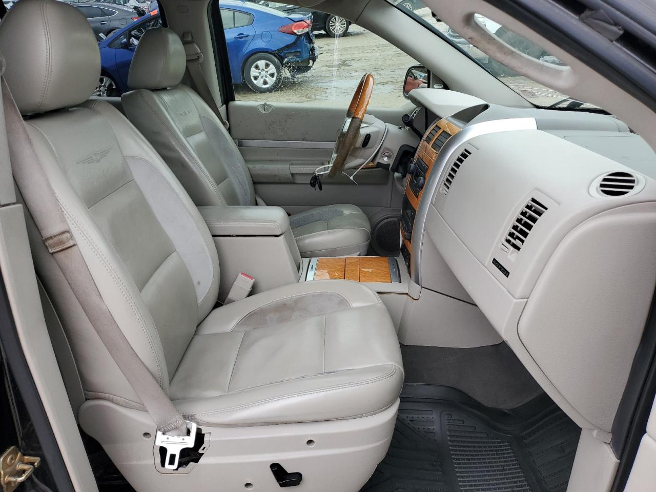 2007 Chrysler Aspen VIN 1A8HW58237F519192 Copart auction photo, front end / side damage thumbnail 7