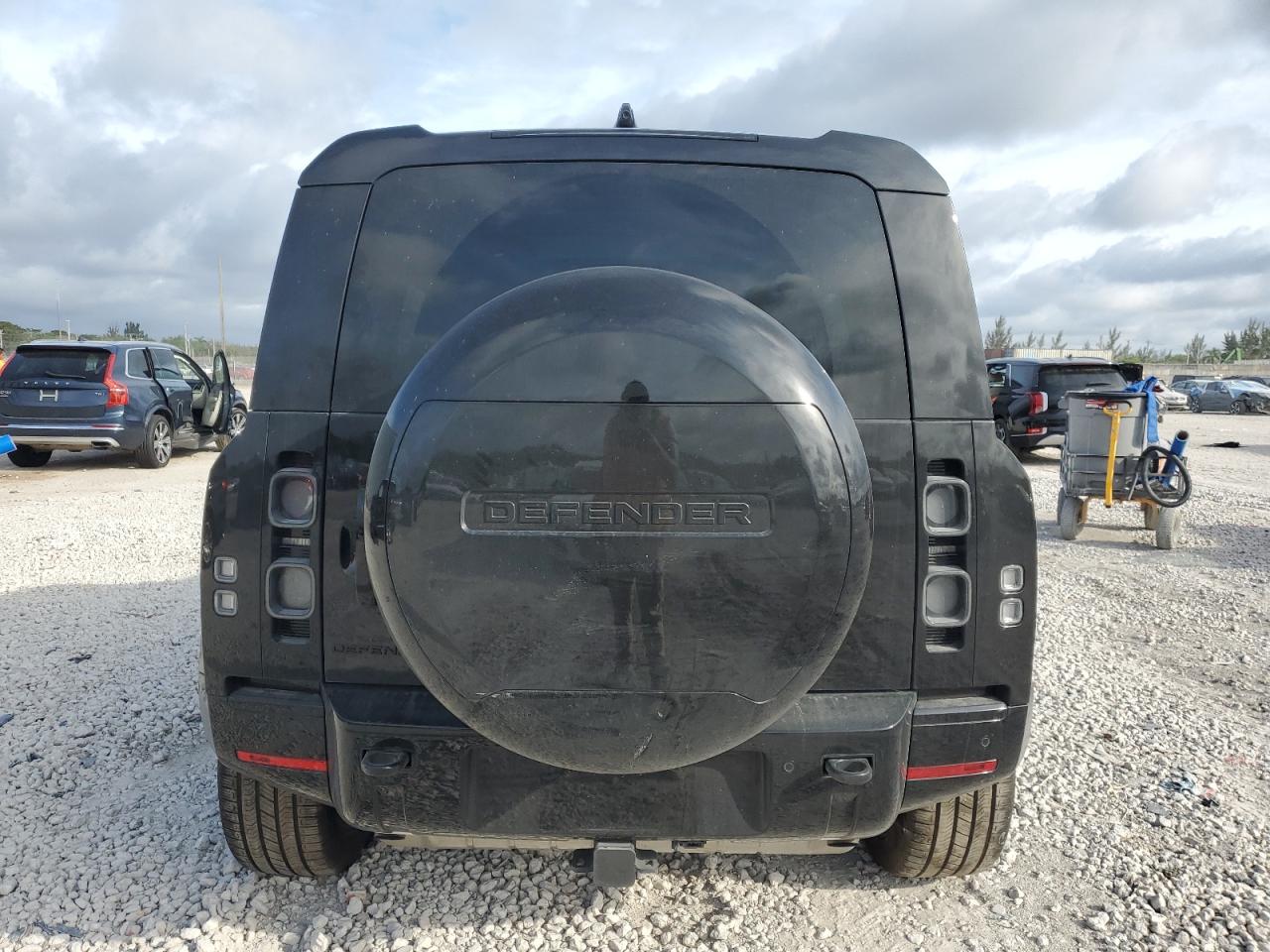2024 Land Rover Defender VIN SALEXEEU0R2261987 Copart auction photo, front end / mechanical damage thumbnail 6