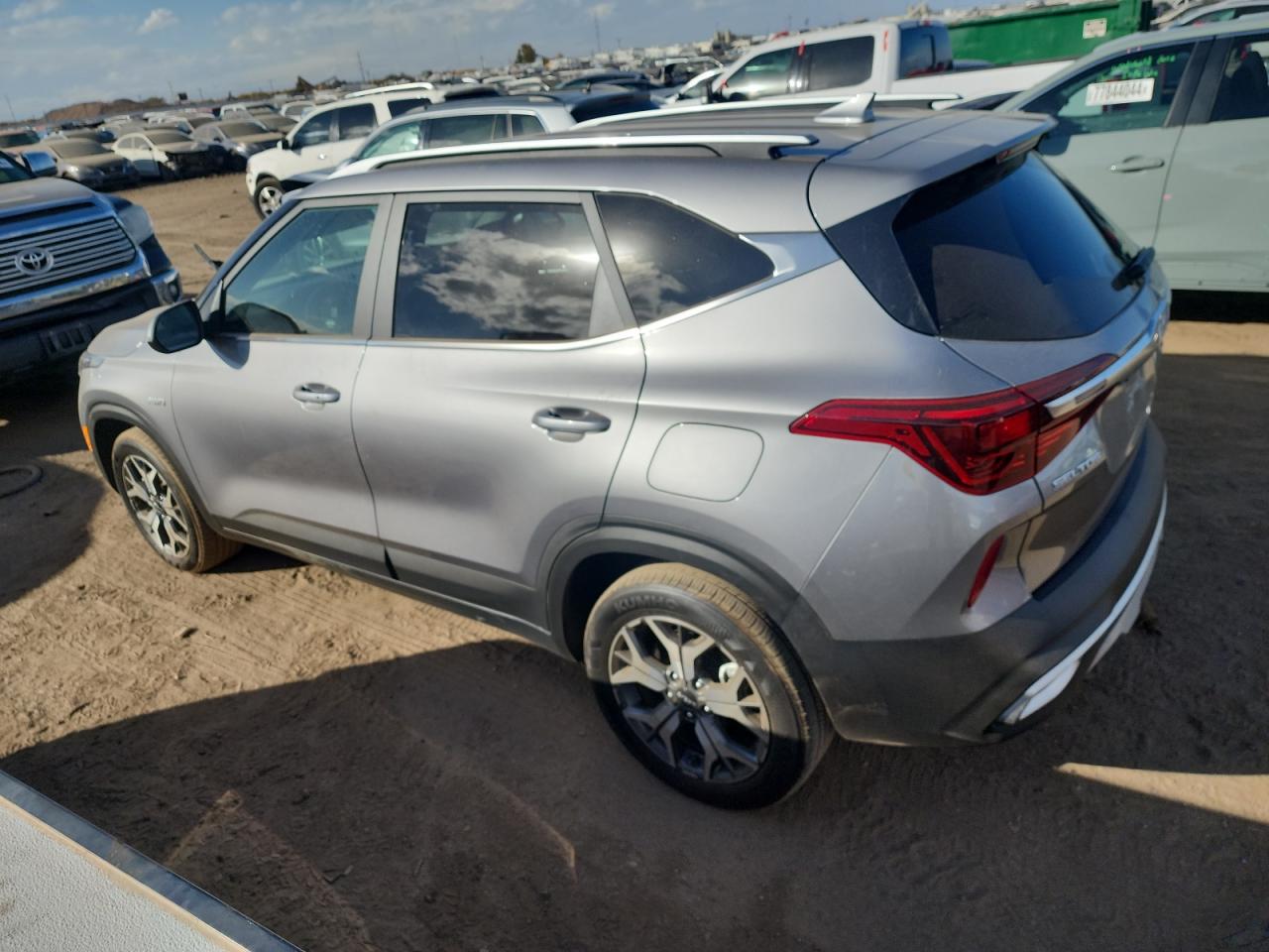 2022 KIA Seltos VIN KNDERCAA2N7343539 Copart auction photo, front end damage thumbnail 2