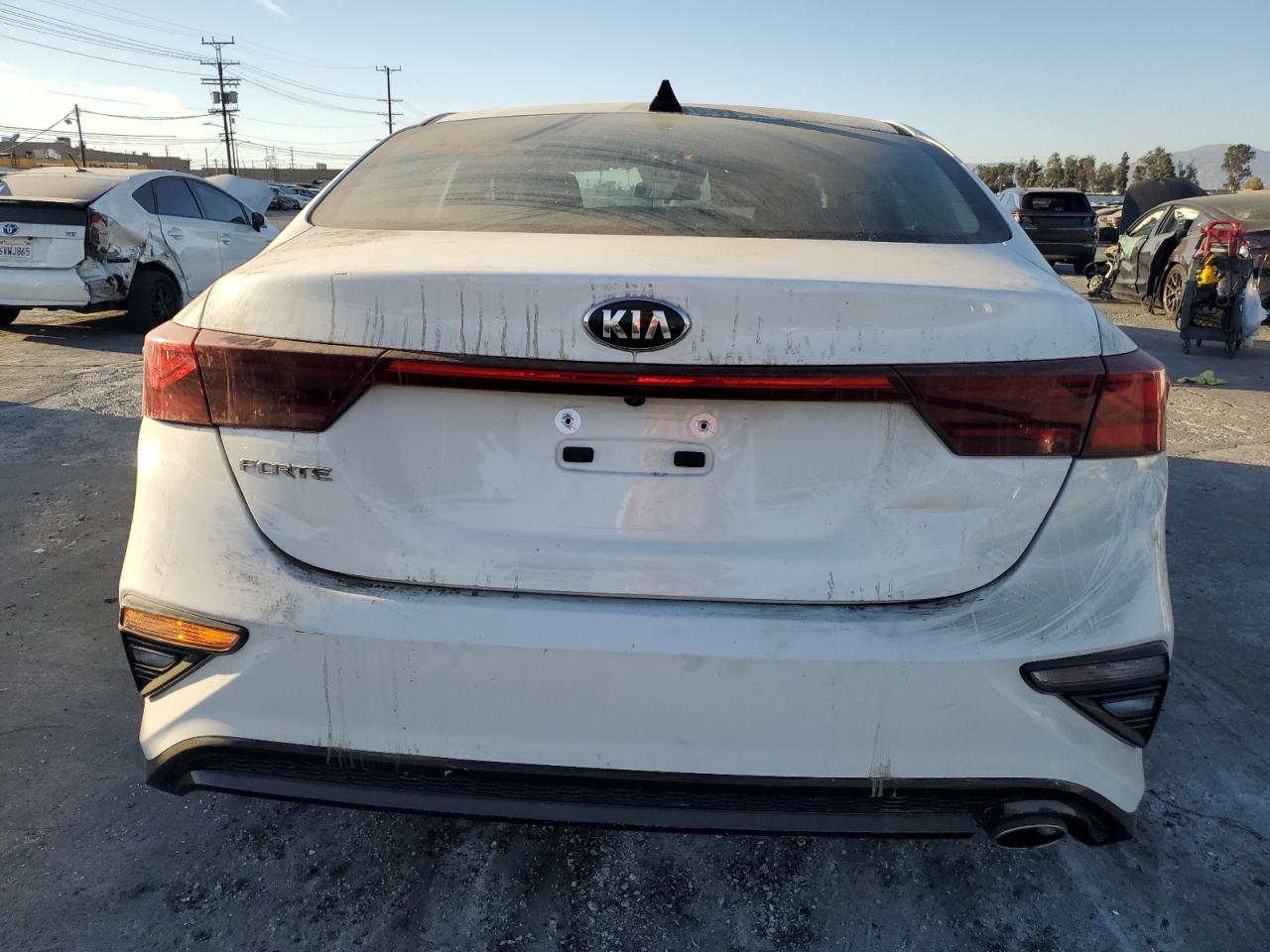 2020 KIA Forte VIN 3KPF24AD4LE182424 Copart auction photo, vandalism damage thumbnail 6