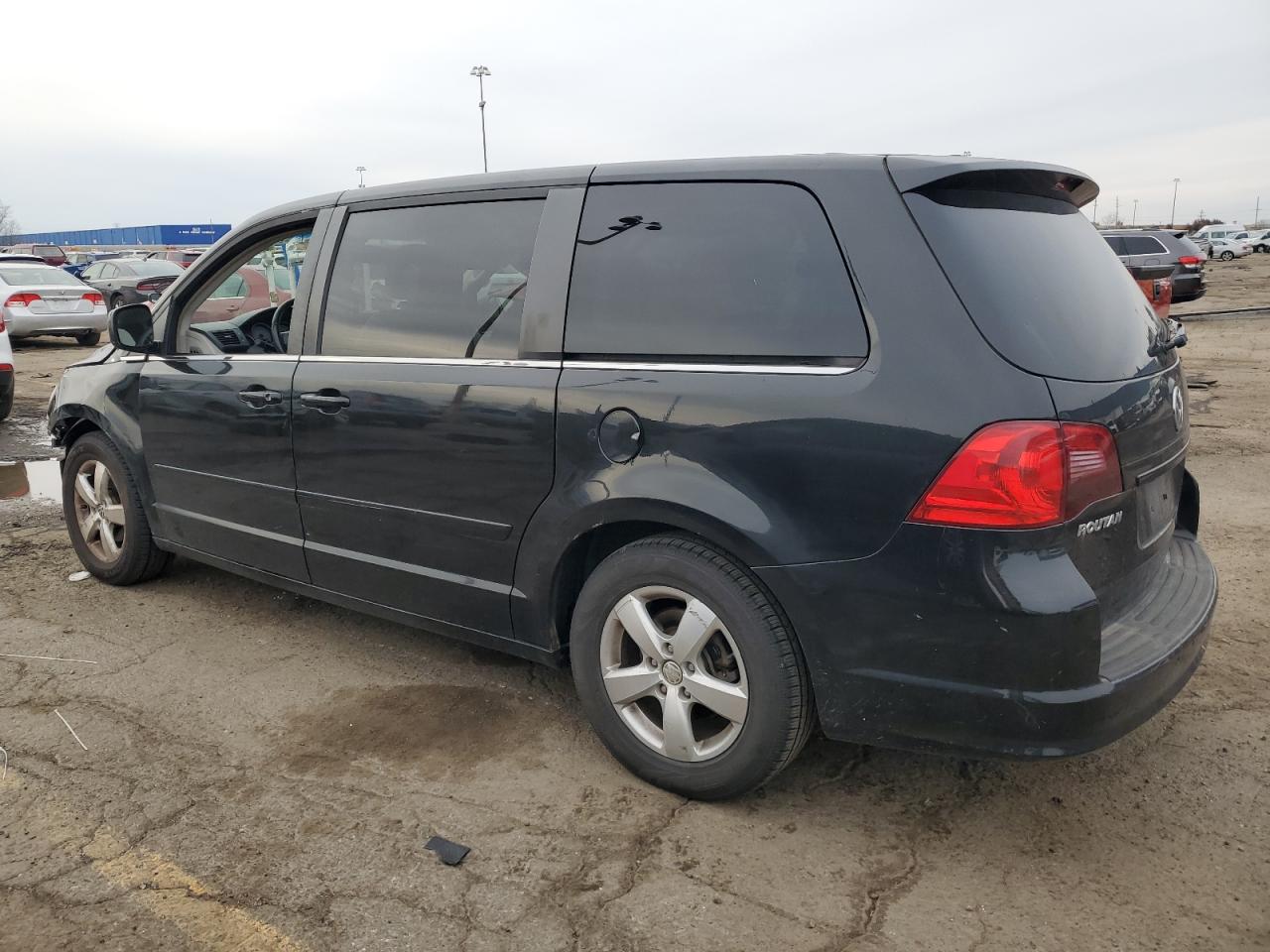 2010 Volkswagen Routan VIN 2V4RW5DX2AR325238 Copart auction photo, front end damage thumbnail 2