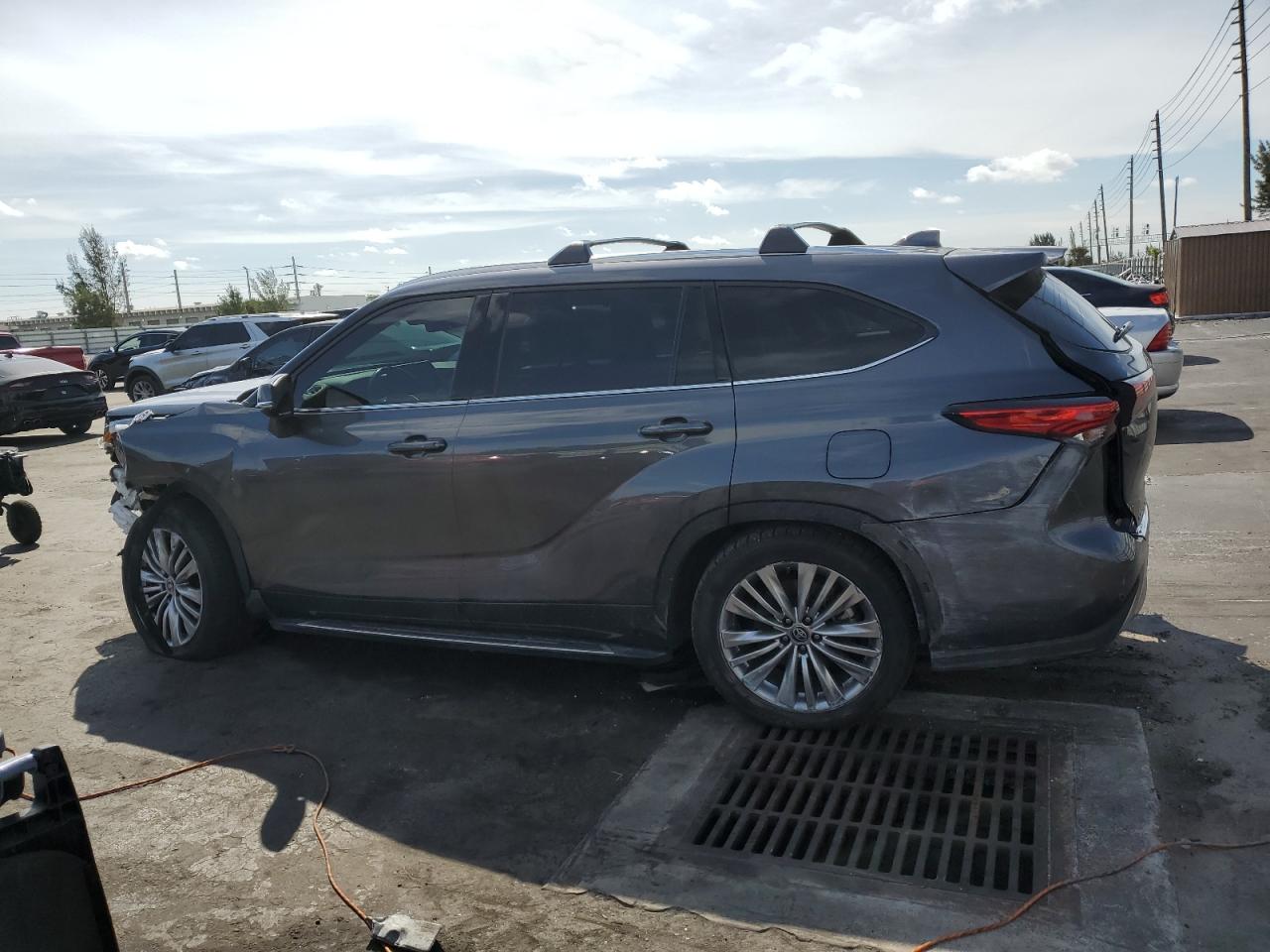 2022 Toyota Highlander VIN 5TDFZRAH6NS109432 Copart auction photo, front end / rear end damage thumbnail 2