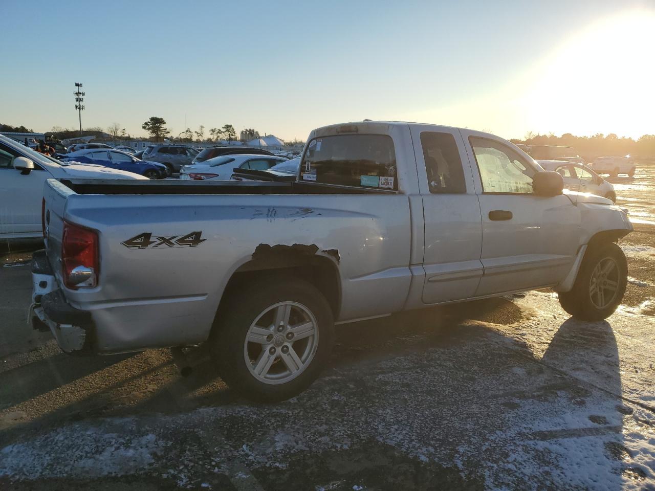 2007 Dodge Dakota VIN 1D7HW42N17S137549 Copart auction photo, front end / minor dent/scratches damage thumbnail 3