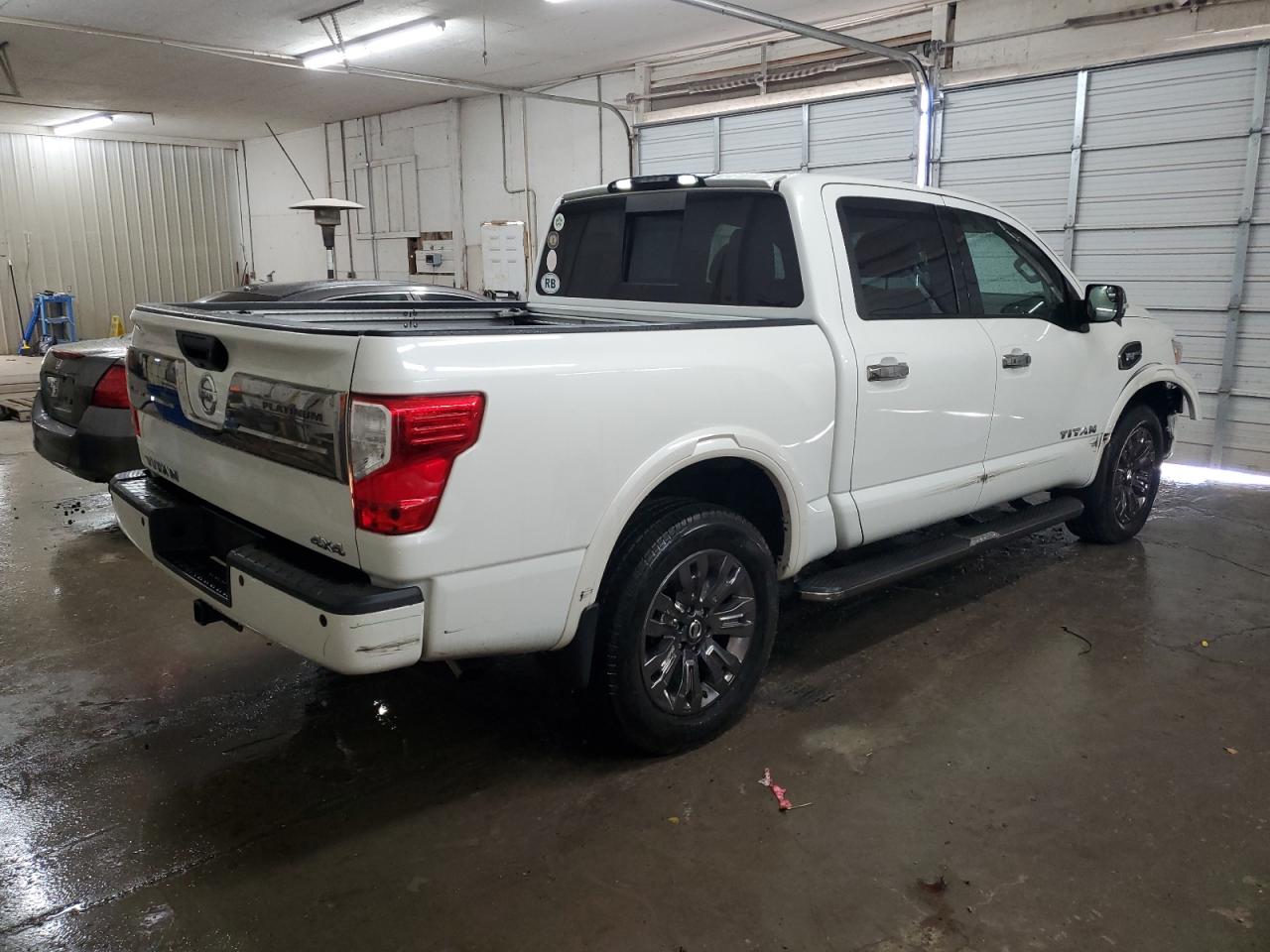 2017 Nissan Titan VIN 1N6AA1E52HN526038 Copart auction photo, front end / minor dent/scratches damage thumbnail 3