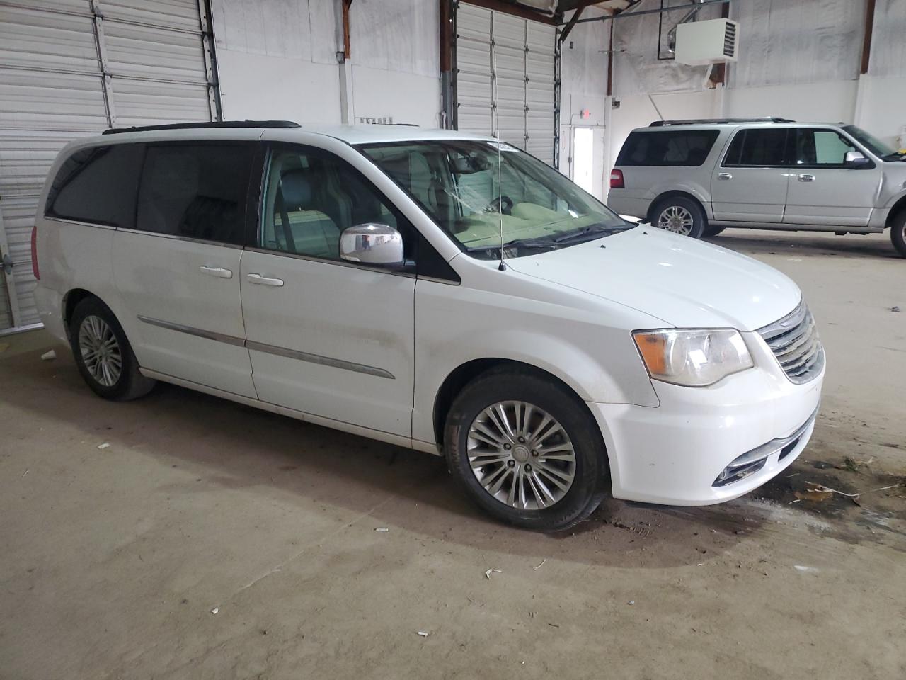 2015 Chrysler Town & Country VIN 2C4RC1CG7FR601045 Copart auction photo, water/flood / all over damage thumbnail 4