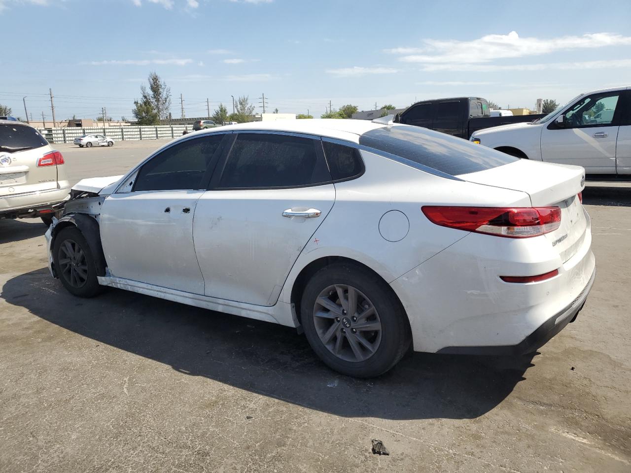 2020 KIA Optima VIN 5XXGT4L35LG425820 Copart auction photo, front end / side damage thumbnail 2