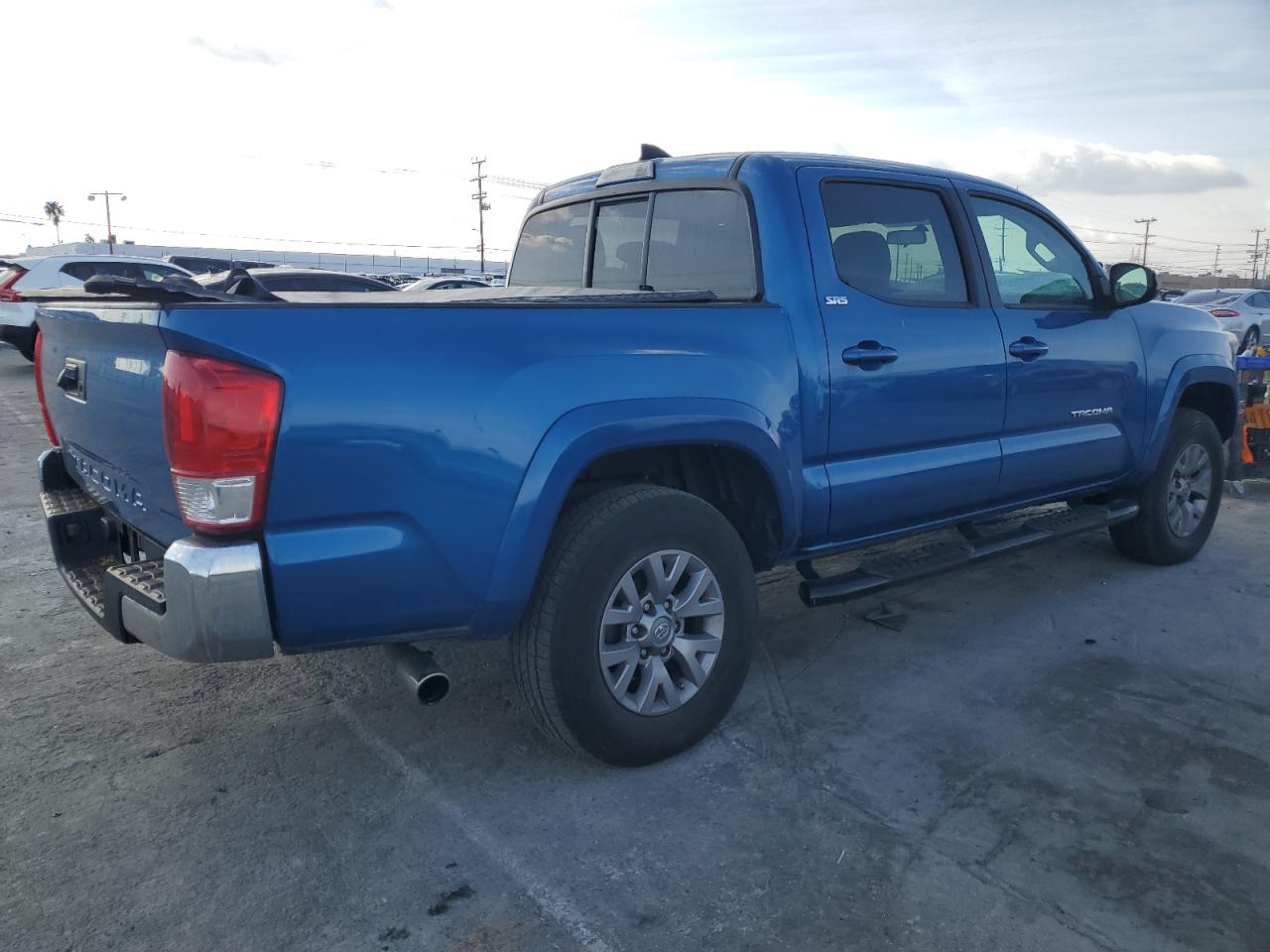 2017 Toyota Tacoma VIN 5TFAX5GNXHX089478 Copart auction photo, burn damage thumbnail 3