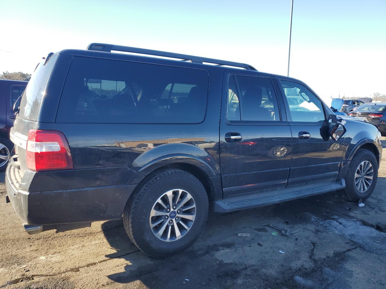 2016 Ford Expedition VIN 1FMJK1JT2GEF32484 Copart auction photo, front end / side damage thumbnail 3
