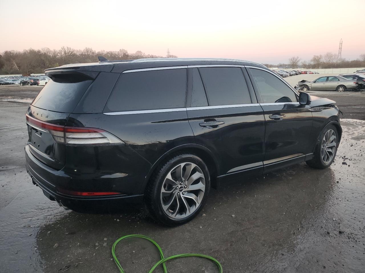 2020 Lincoln Aviator VIN 5LMYJ8XY5LGL33874 Copart auction photo, front end / side damage thumbnail 3