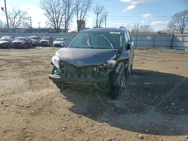 2017 Toyota Sienna VIN 5TDYZ3DC9HS810234 Copart auction photo, front end / side damage thumbnail 12
