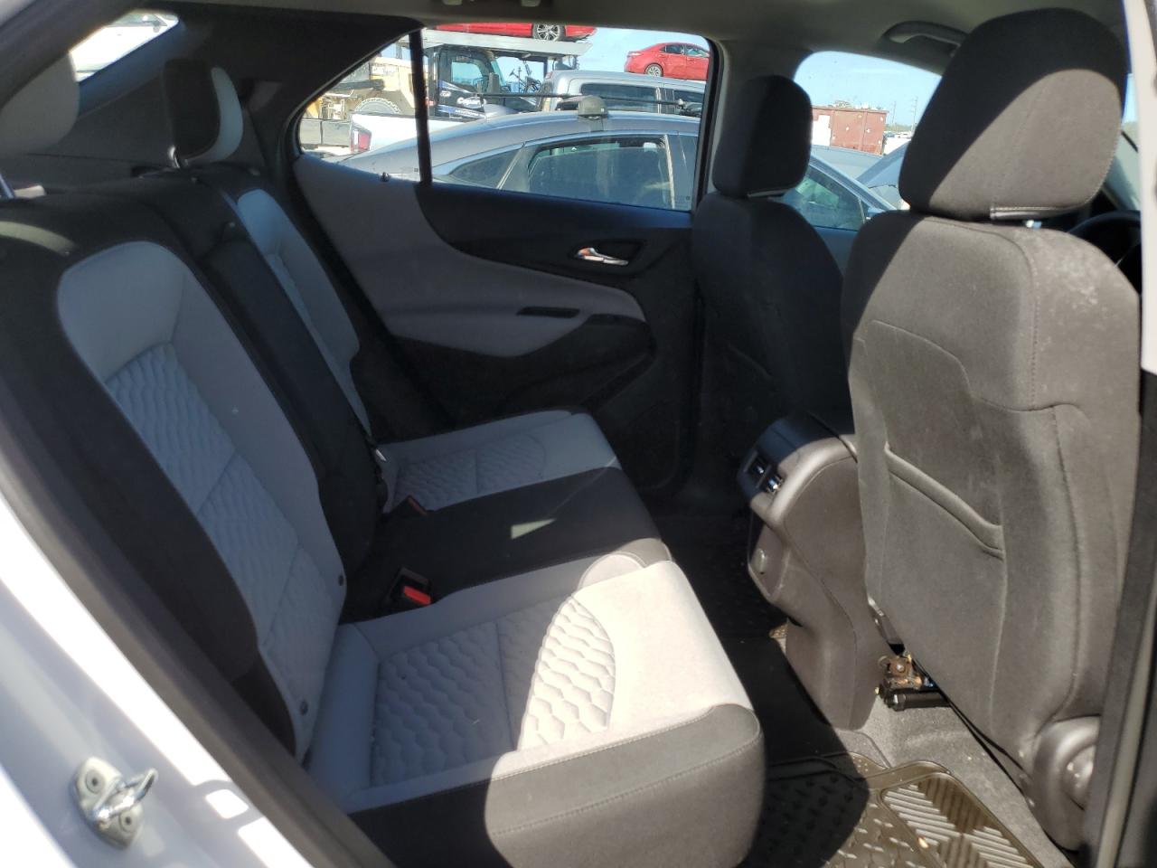 2018 Chevrolet Equinox VIN 2GNAXHEV8J6108997 Copart auction photo, water/flood / top/roof damage thumbnail 11