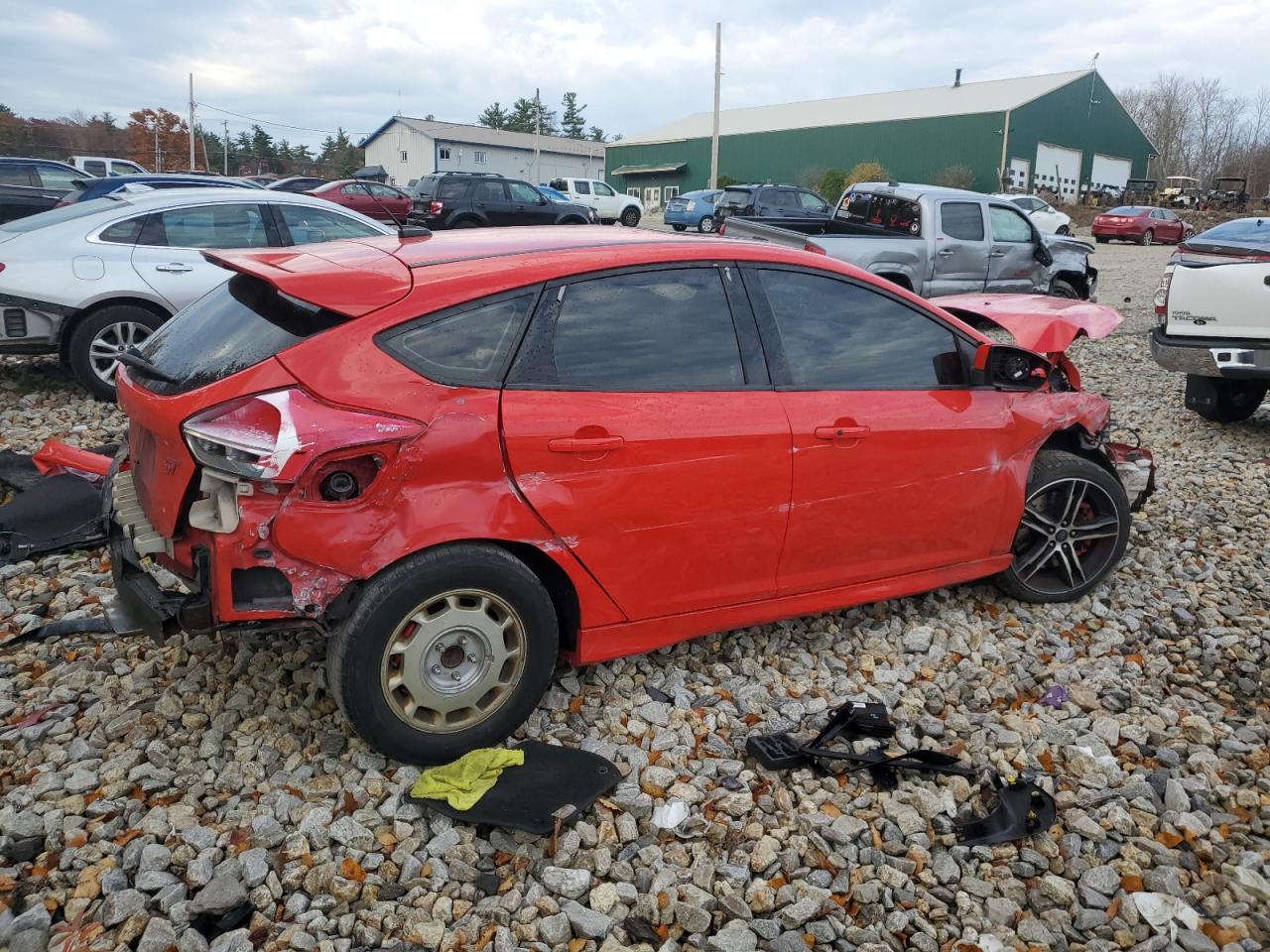 2017 Ford Focus VIN 1FADP3L9XHL335405 Copart auction photo, front end / rear end damage thumbnail 3