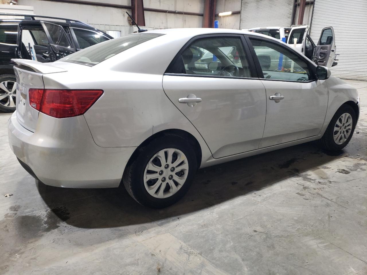 2013 KIA Forte VIN KNAFT4A22D5724187 Copart auction photo, side / rear end damage thumbnail 3