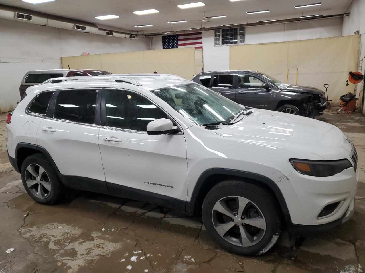 2020 Jeep Grand Cherokee VIN 1C4PJMDX1LD506928 Copart auction photo, side / front end damage thumbnail 4
