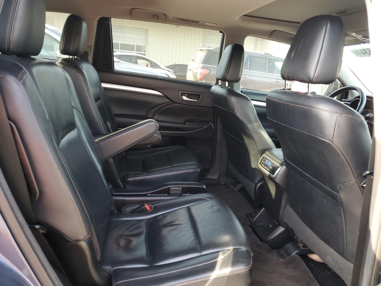 2017 Toyota Highlander VIN 5TDJZRFH0HS389713 Copart auction photo, side / undercarriage damage thumbnail 11