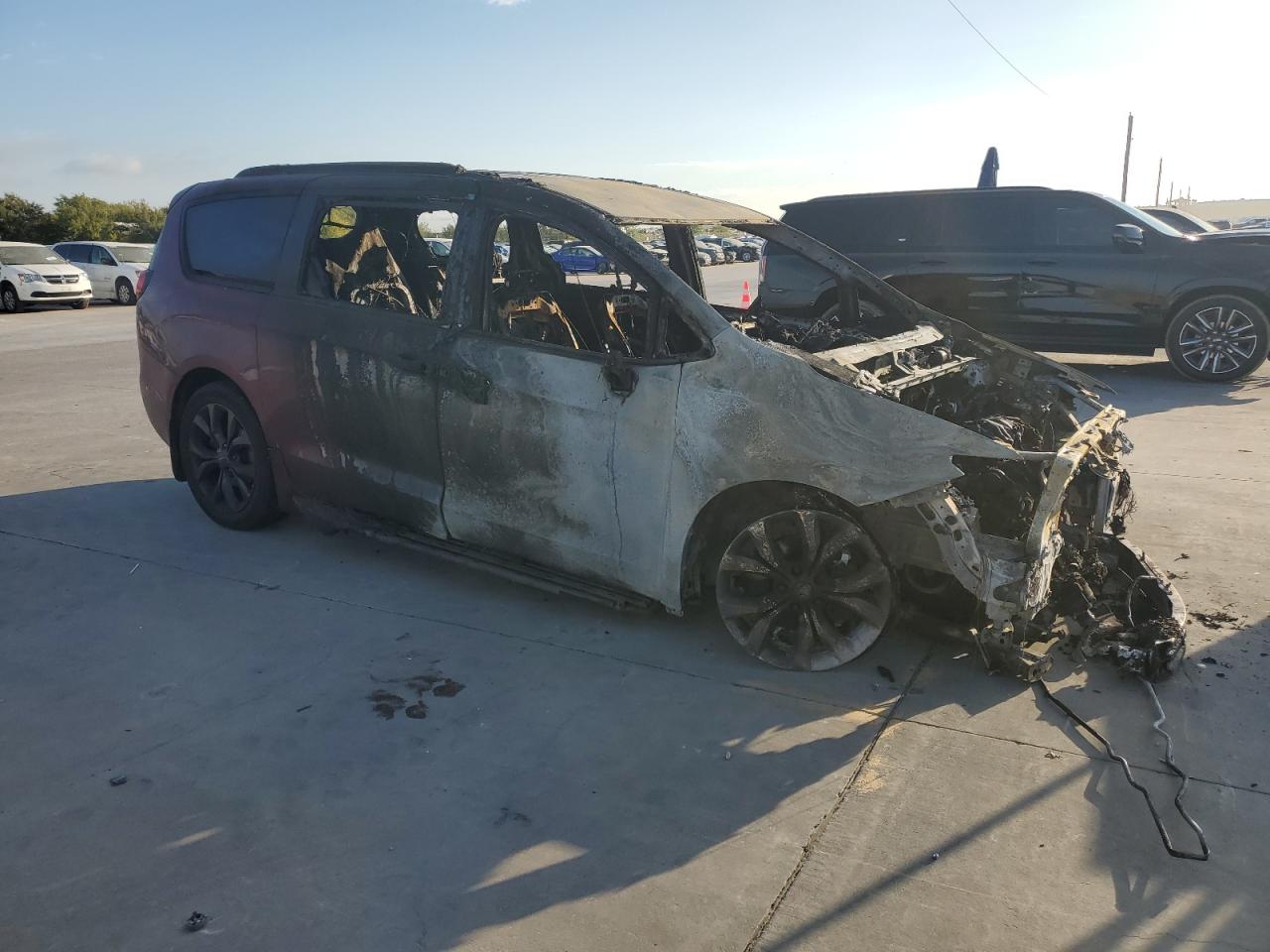 2018 Chrysler Pacifica VIN 2C4RC1BG9JR197482 Copart auction photo, burn damage thumbnail 4