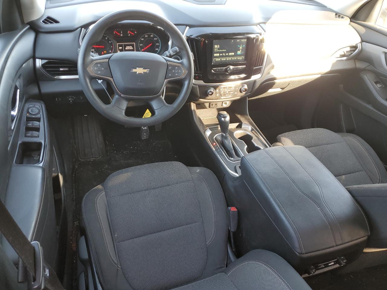 2018 Chevrolet Traverse VIN 1GNERFKW8JJ138730 Copart auction photo, front end / minor dent/scratches damage thumbnail 8