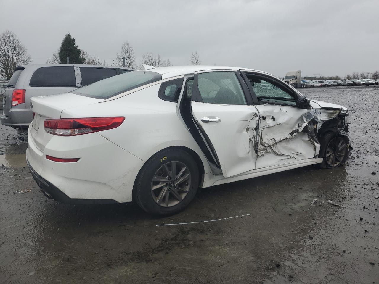 2020 KIA Optima VIN 5XXGT4L36LG445591 Copart auction photo, side / front end damage thumbnail 3